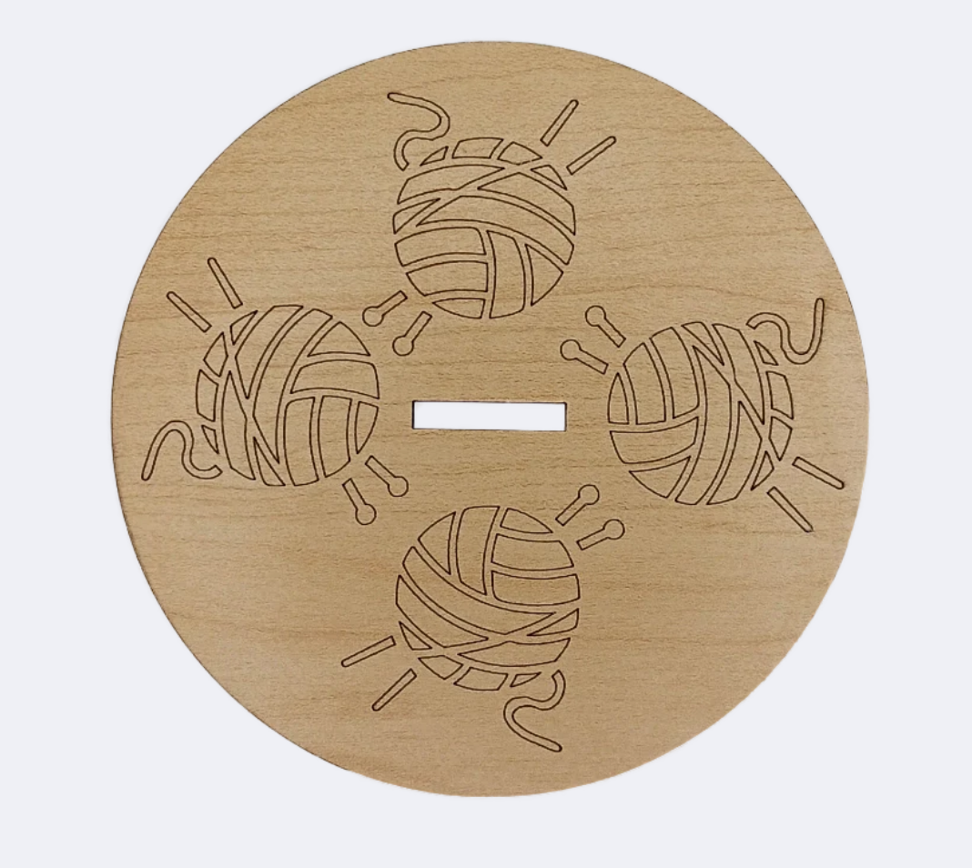 Image de Mini-Minder en bois avec courroie en cuir - Balles de laine