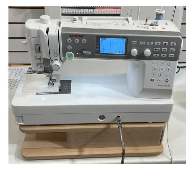 Image de L'atelier à Many - Table bras libre pour machine à coudre avec tiroir