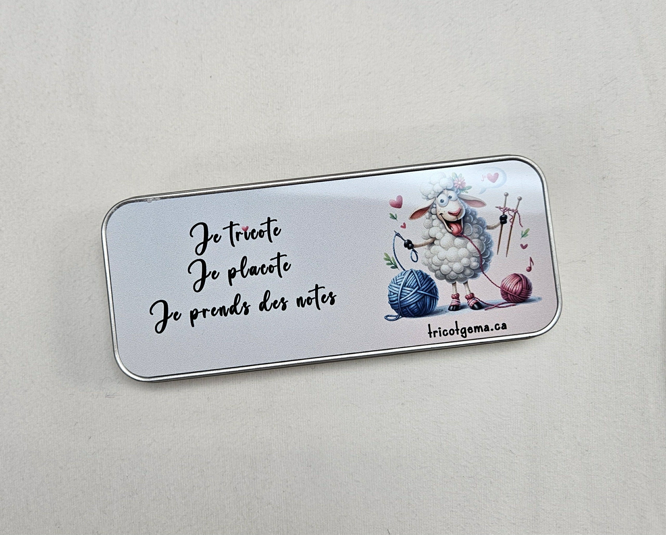 Image de Boîtier en métal 'Je Tricote Je Placote Je Prends des Notes' Tricot Gema - Petit